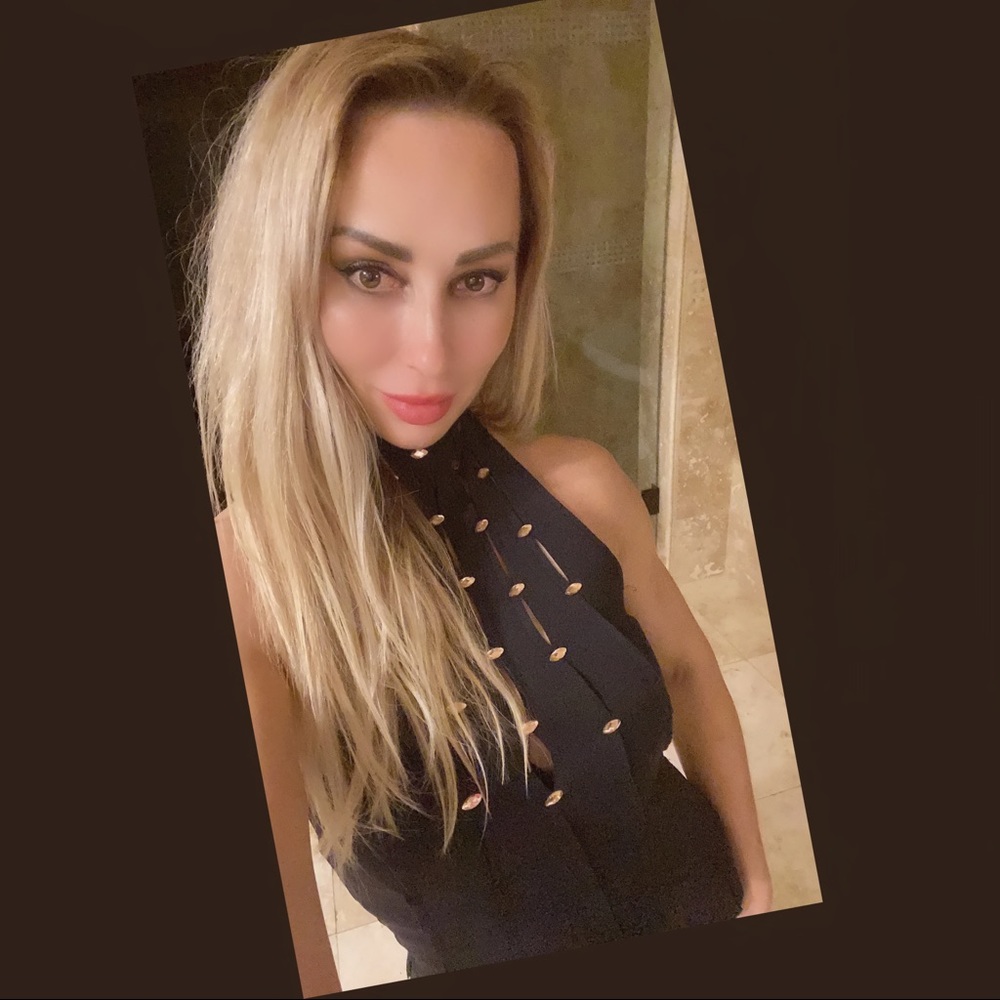 Meet your Posher, Alona
